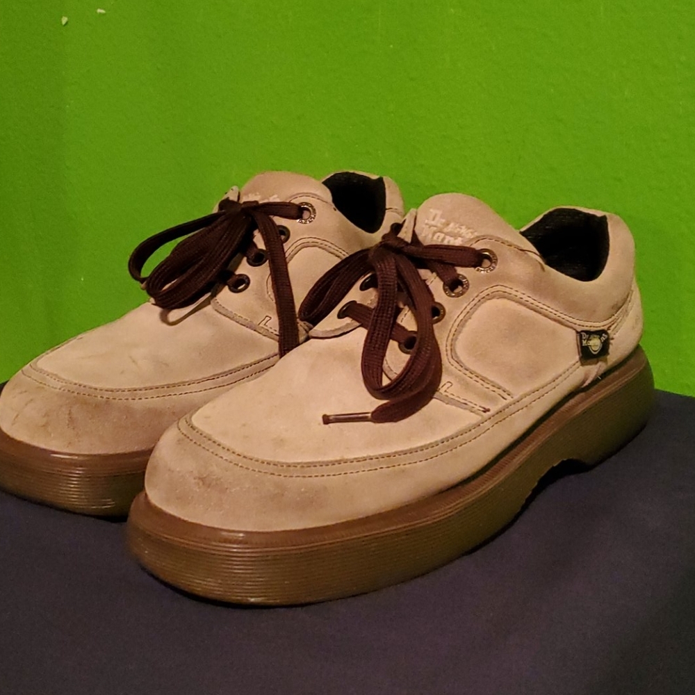 Womens Dr Martens 4 eyelet Beige Suede shoes sz 8
